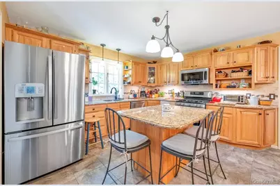 375 Ocean Avenue, Islip, NY 11751 - Photo 3