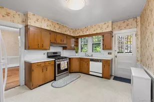 311 Hayward Ave, Fleetwood, NY 10552 - Photo 17