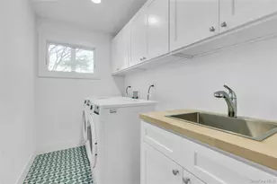 10 Beth Ln, Plainview, NY 11803 - Photo 29