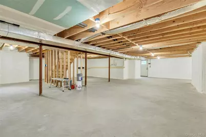 10 Beth Lane, Plainview, NY 11803 - Photo 33