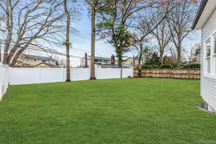 10 Beth Ln, Plainview, NY 11803 - Photo 35