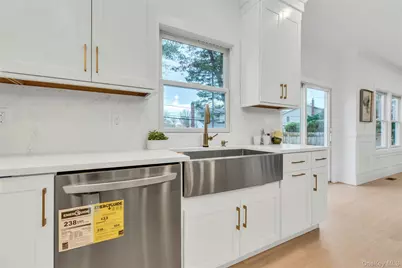 10 Beth Lane, Plainview, NY 11803 - Photo 19