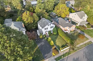 91 Ireland Pl, Amityville, NY 11701 - Photo 27