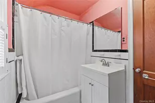 91 Ireland Pl, Amityville, NY 11701 - Photo 23