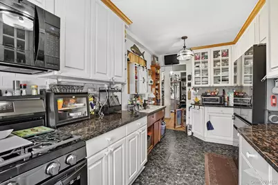 679 Warburton Avenue #8P, Yonkers, NY 10701 - Photo 9