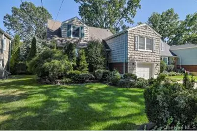 56 Adair Court, Malverne, NY 11565 - Photo 3