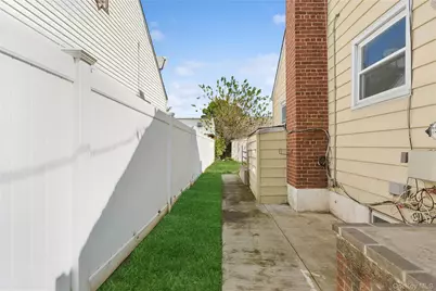 335 Locust Avenue, Uniondale, NY 11553 - Photo 27