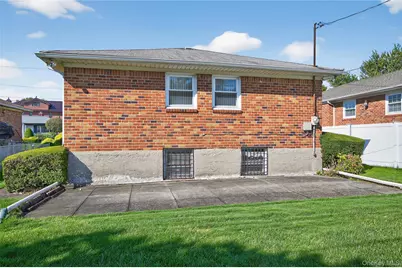 2801 206th Street, Bayside, NY 11360 - Photo 25