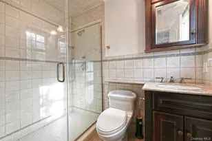 22 West Dr, Manhasset, NY 11030 - Photo 17