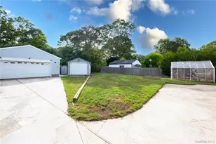 218 Wavecrest Dr, Mastic Beach, NY 11951 - Photo 17