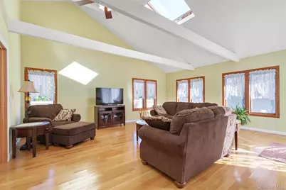 481 Peconic Bay Boulevard, Aquebogue, NY 11931 - Photo 19