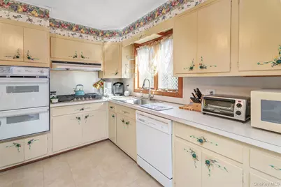 481 Peconic Bay Boulevard, Aquebogue, NY 11931 - Photo 23