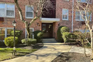 61 Maine Ave, Rockville Centre, NY 11570 - Photo 3