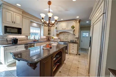 2 True Harbour Way, West Islip, NY 11795 - Photo 15