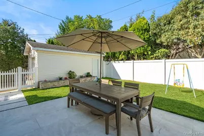 116 Sperry Boulevard Boulevard, New Hyde Park, NY 11040 - Photo 37