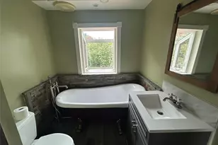 140 E Marie St, Hicksville, NY 11801 - Photo 9