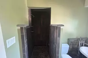 140 E Marie St, Hicksville, NY 11801 - Photo 11