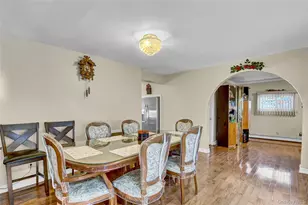 29 Walnut Ln, Hicksville, NY 11801 - Photo 9