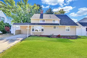 29 Walnut Ln, Hicksville, NY 11801 - Photo 3