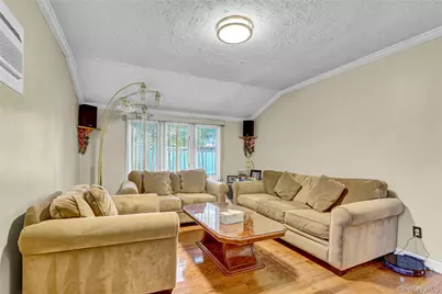 29 Walnut Lane, Hicksville, NY 11801 - Photo 5