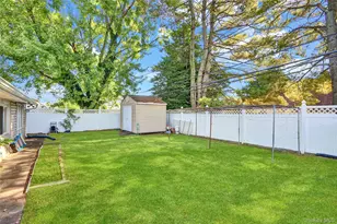 29 Walnut Ln, Hicksville, NY 11801 - Photo 27