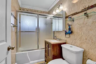 29 Walnut Ln, Hicksville, NY 11801 - Photo 19