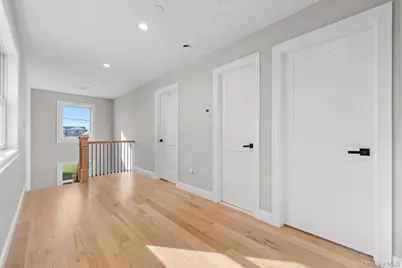 914 Arctic Street, Lindenhurst, NY 11757 - Photo 15