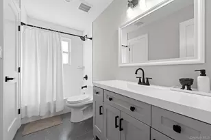 914 Arctic St, Lindenhurst, NY 11757 - Photo 13