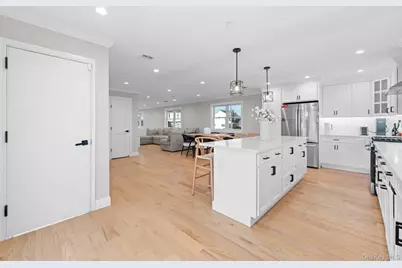 914 Arctic Street, Lindenhurst, NY 11757 - Photo 9