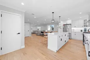 914 Arctic St, Lindenhurst, NY 11757 - Photo 9