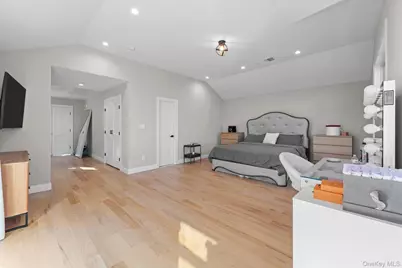 914 Arctic Street, Lindenhurst, NY 11757 - Photo 21