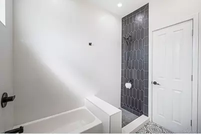 134 Martens Avenue, Valley Stream, NY 11580 - Photo 19