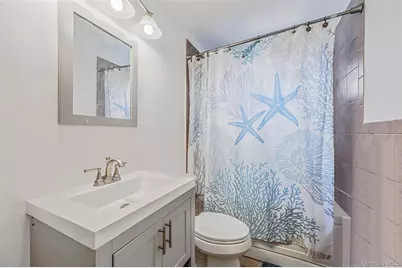 134 Martens Avenue, Valley Stream, NY 11580 - Photo 29