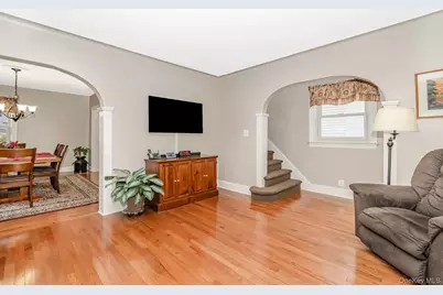 347 Wellington Road, Mineola, NY 11501 - Photo 5