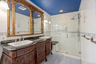 57 Southgate Road, Valley Stream, NY 11581 - Photo 33