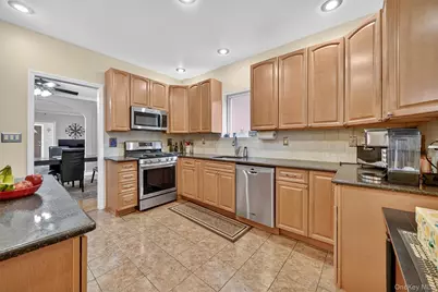 2131 Lurting Avenue, Bronx, NY 10461 - Photo 9