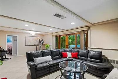 25 Surry Hill Place, Huntington, NY 11743 - Photo 17