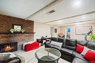 25 Surry Hill Place, Huntington, NY 11743 - Photo 15