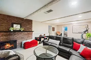 25 Surry Hill Pl, Huntington, NY 11743 - Photo 15