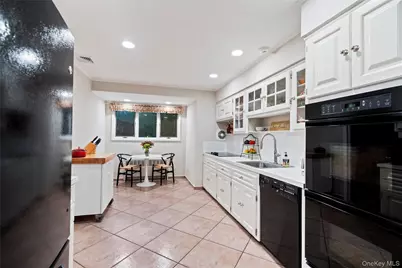 25 Surry Hill Place, Huntington, NY 11743 - Photo 9