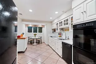 25 Surry Hill Pl, Huntington, NY 11743 - Photo 9