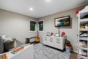 25 Surry Hill Pl, Huntington, NY 11743 - Photo 23