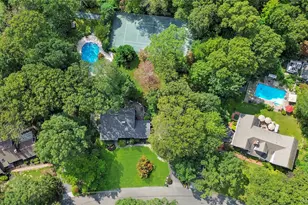 25 Surry Hill Pl, Huntington, NY 11743 - Photo 3