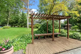 25 Surry Hill Pl, Huntington, NY 11743 - Photo 33