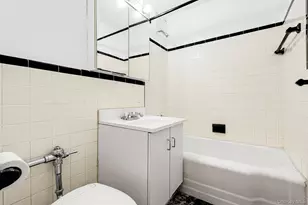 66-10 Thornton Pl, Rego Park, NY 11374 - Photo 21