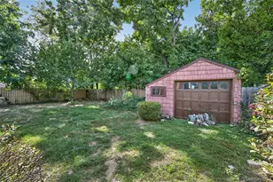 92 Hemlock Dr, Farmingdale, NY 11735 - Photo 19