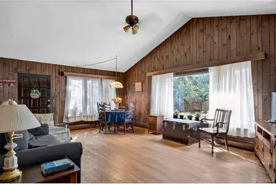 92 Hemlock Drive, Farmingdale, NY 11735 - Photo 9