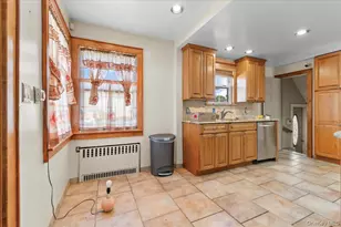 160 Rockaway Pkwy, Valley Stream, NY 11580 - Photo 9