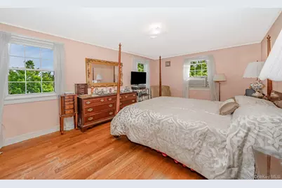 1427 Washington Avenue, Seaford, NY 11783 - Photo 15