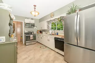 1427 Washington Ave, Seaford, NY 11783 - Photo 11